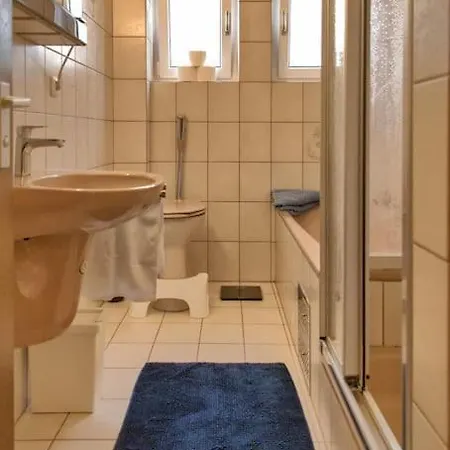 Rum i privatbostad Modernes Gaestezimmer In Wg, Ruhige Lage, Siemens, Oepnv 2 Min