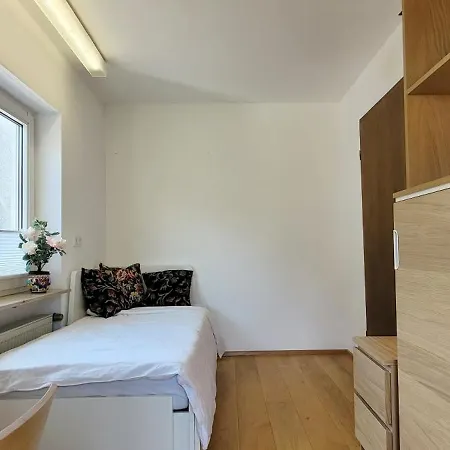 Homestay Modernes Gaestezimmer In Wg, Ruhige Lage, Siemens, Oepnv 2 Min
